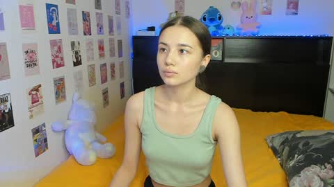 Snapshot of milyamess chatting on January 19, 10:17 pm Emily online show from January 19, 10:17 pm