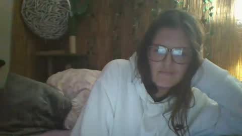 Snapshot of mindymounds chatting on October 16, 1:14 pm Mindy online show from October 16, 1:14 pm