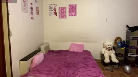 Amelia online show from November 13, 4:28 pm