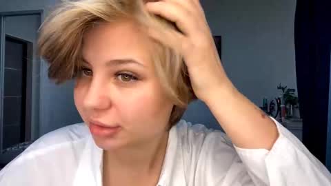 Snapshot of mingjorgenson chatting on October 21, 6:56 pm Luna Moon online show from October 21, 6:56 pm