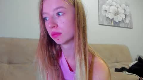 Snapshot of minidiva_ chatting on October 20, 7:50 pm Amelia online show from October 20, 7:50 pm