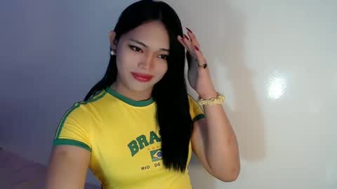 Snapshot of mira_luna222 chatting on January 24, 6:35 am Mira Bella online show from January 24, 6:35 am