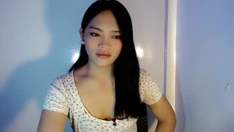 Snapshot of mira_luna222 chatting on December 6, 3:00 pm Mira Bella online show from December 6, 3:00 pm