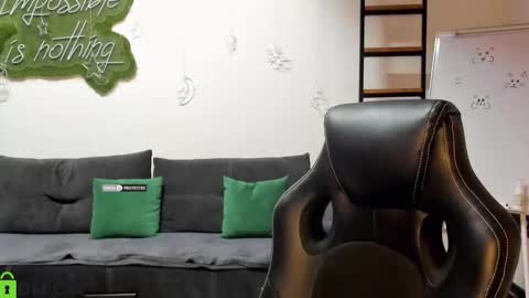 miraa_bloom online show from January 8, 6:01 pm