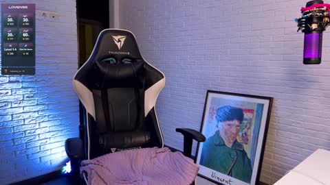 Snapshot of mirai_meow chatting on December 10, 3:44 pm Kattie Kate Katana Katarina Ri Cat baby bb - your choise xo xo online show from December 10, 3:44 pm