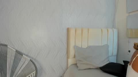 Snapshot of miranda_villa chatting on February 23, 12:20 pm Miranda online show from February 23, 12:20 pm