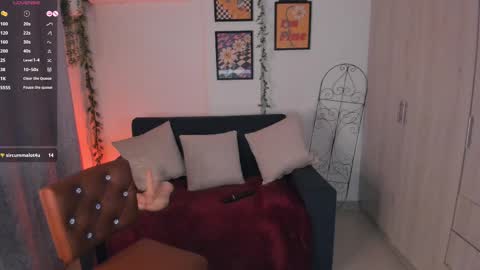 Snapshot of mishelkrave_ chatting on October 9, 1:10 am KRAVE  online show from October 9, 1:10 am