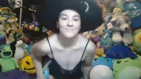 Snapshot of mishkawolfcatbbbygirl chatting on January 27, 11:32 am mishkababygirl online show from January 27, 11:32 am
