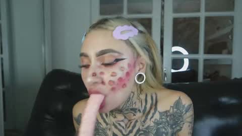 miss___angel online show from February 21, 11:33 am