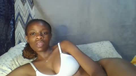 miss_belllo online show from February 19, 5:49 am