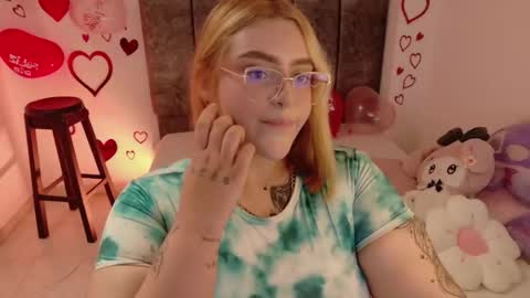 missevans_ online show from February 7, 3:49 pm