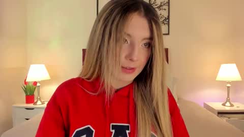 Bella Castillo online show from November 13, 1:10 pm