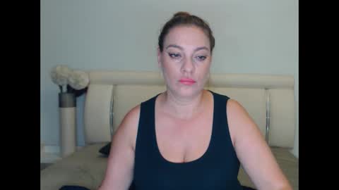 Khloe online show from November 19, 7:25 pm