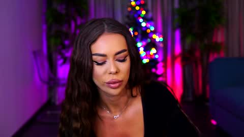 misskiarra online show from December 8, 5:18 am