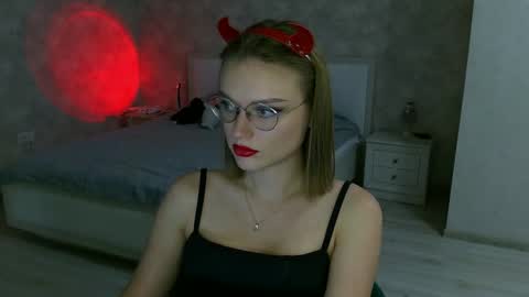 OneGoddess online show from October 26, 4:13 pm