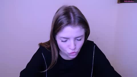 Snapshot of missoliviaa_ chatting on January 17, 9:49 am Olivia online show from January 17, 9:49 am