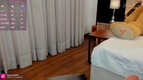 Snapshot of misspaulina__ chatting on February 19, 11:25 pm Pau Giraldo online show from February 19, 11:25 pm