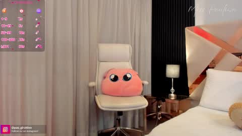 Snapshot of misspaulina__ chatting on February 13, 11:15 pm Pau Giraldo online show from February 13, 11:15 pm