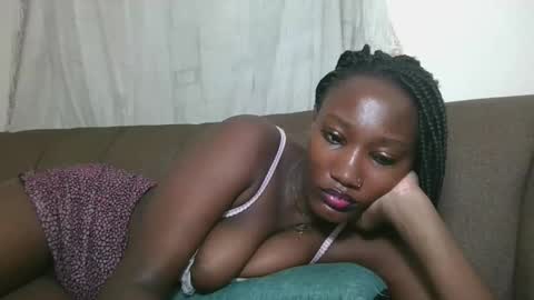 Snapshot of missprettygal chatting on October 22, 5:12 am pretty gal online show from October 22, 5:12 am