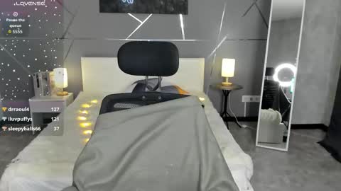 misss_evelyne online show from December 21, 3:44 am