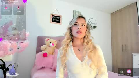 ... Independent model online show from October 1, 5:45 am