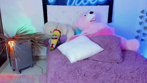 Snapshot of misstexass_ chatting on December 10, 1:32 am  Natalie Texass indepedent model online show from December 10, 1:32 am