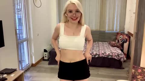 Stella  online show from November 27, 1:36 pm