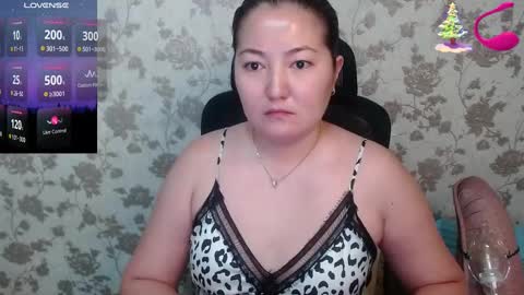 Snapshot of miya_sexasian chatting on December 7, 8:49 pm Miya asian online show from December 7, 8:49 pm