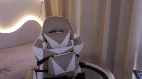 Miyuki           online show from November 25, 8:31 pm