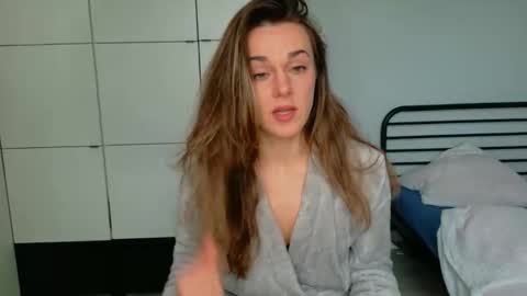 mmminnie online show from March 2, 1:29 pm