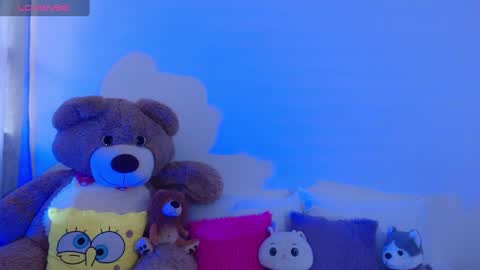 M o L l i E  online show from January 7, 9:46 pm