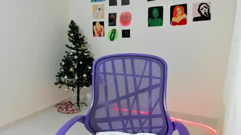 Snapshot of molly_13 chatting on December 29, 3:00 am molly_13 online show from December 29, 3:00 am