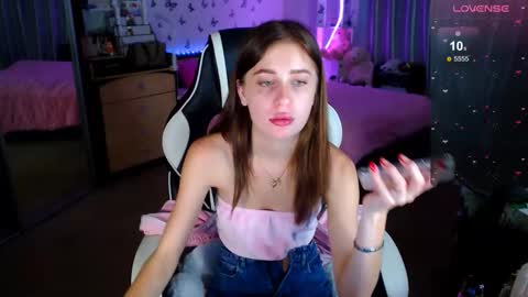 Molly Prvt is open online show from September 15, 11:18 am