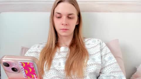 Molly Hunt online show from February 26, 3:46 am