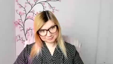 Molly online show from February 26, 1:10 pm