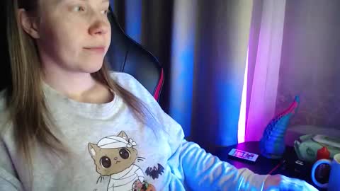 I have new photos come and see with love Molly online show from December 18, 8:24 pm