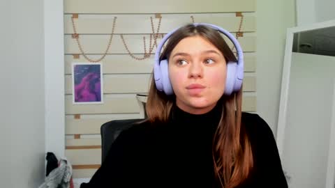 Monika online show from February 7, 9:15 pm