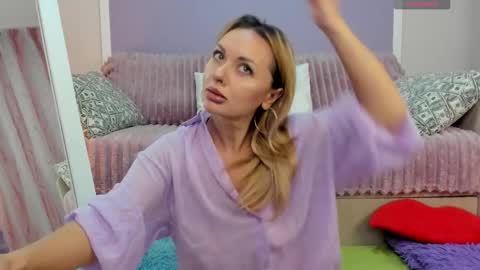 MonikaFamex online show from September 14, 8:40 pm