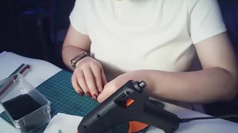 moodiemira online show from October 9, 4:55 pm