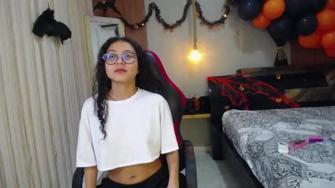 moon_and_fire_ online show from November 3, 5:00 am