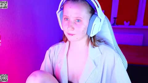 Lola online show from November 29, 3:27 pm