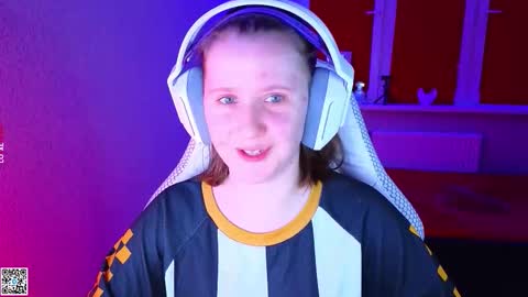 Lola online show from November 21, 2:19 pm