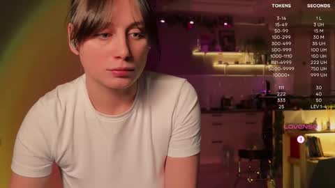 Luna  online show from November 25, 3:47 pm