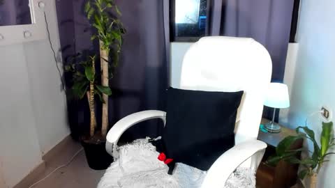 moonie_baddie31 online show from October 18, 12:46 am