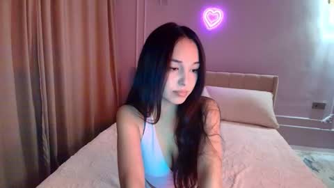 Mia online show from November 22, 12:52 pm