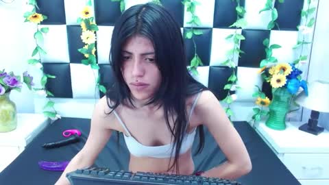 morganasmit_ online show from February 10, 2:05 pm