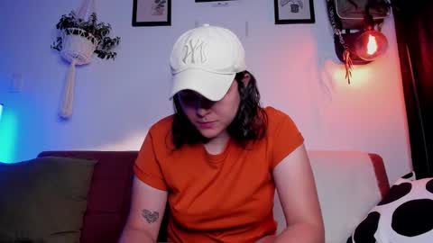 Laura online show from November 28, 10:35 pm