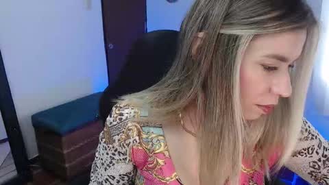 Snapshot of ms_sofiax chatting on October 23, 4:02 pm Sofia online show from October 23, 4:02 pm
