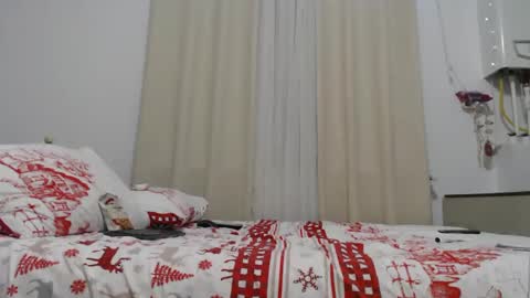 Snapshot of musclesqueen chatting on December 17, 12:23 am MusclesQueen online show from December 17, 12:23 am