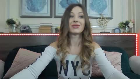 Luna  online show from February 3, 8:23 pm